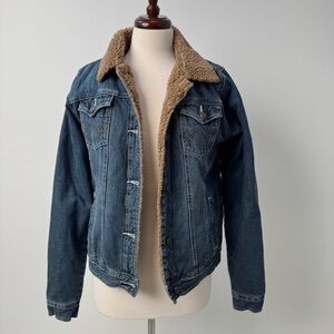 Vintage Wrangler Blue Denim Jacket with Brown Sherpa Lining Size M Womens